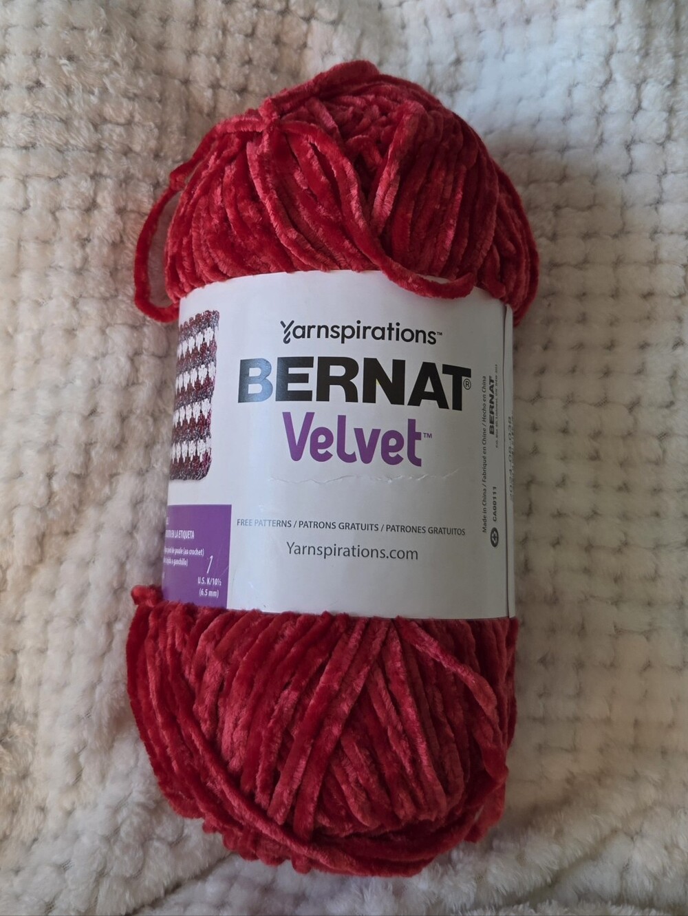 🎄🎁🧸BERNAT VELVET YARN RED Large 10.5 Oz Skein